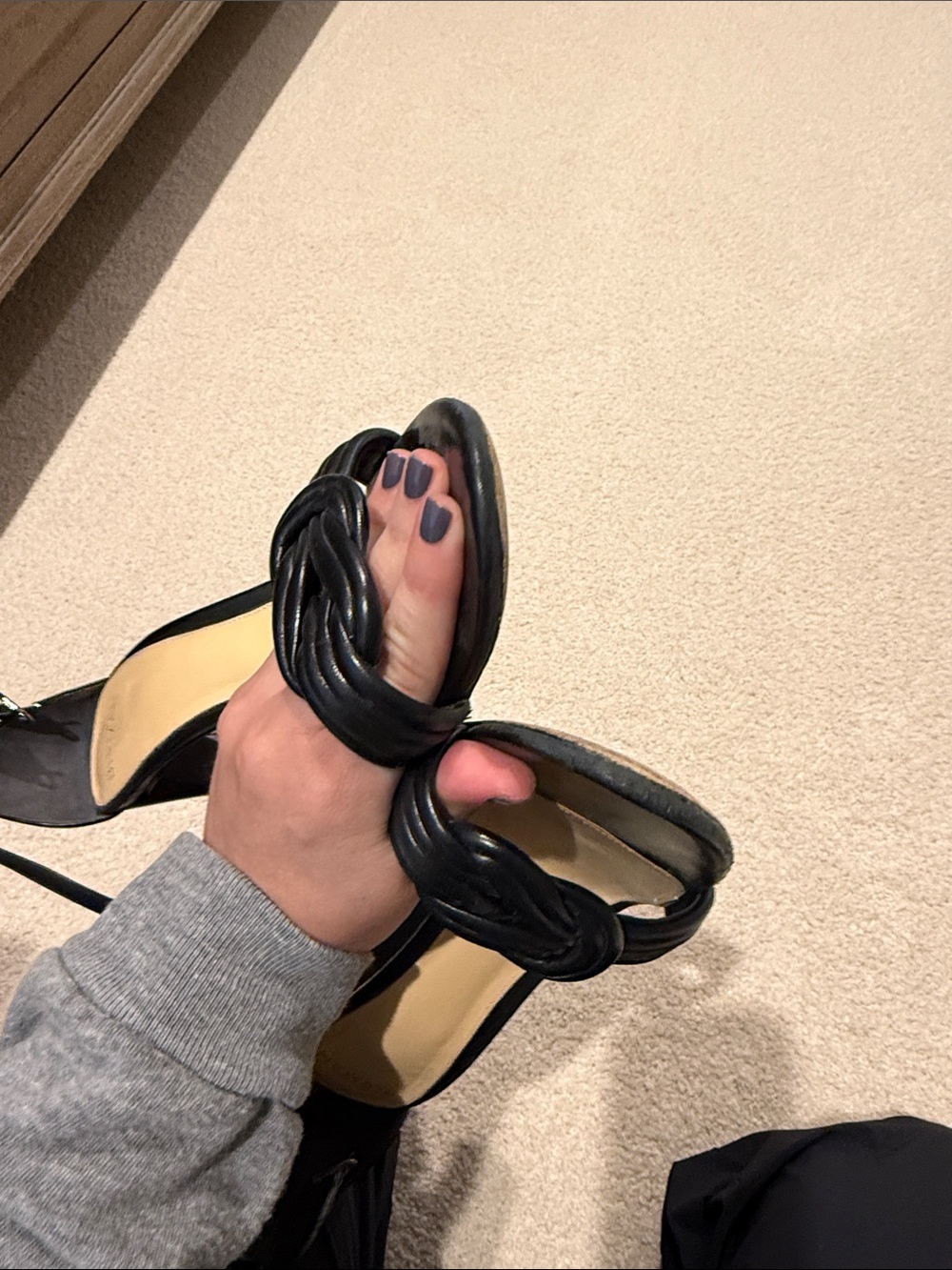 Alexandre Birman Vicky Knotted Leather Sandals - Picture 6 of 6